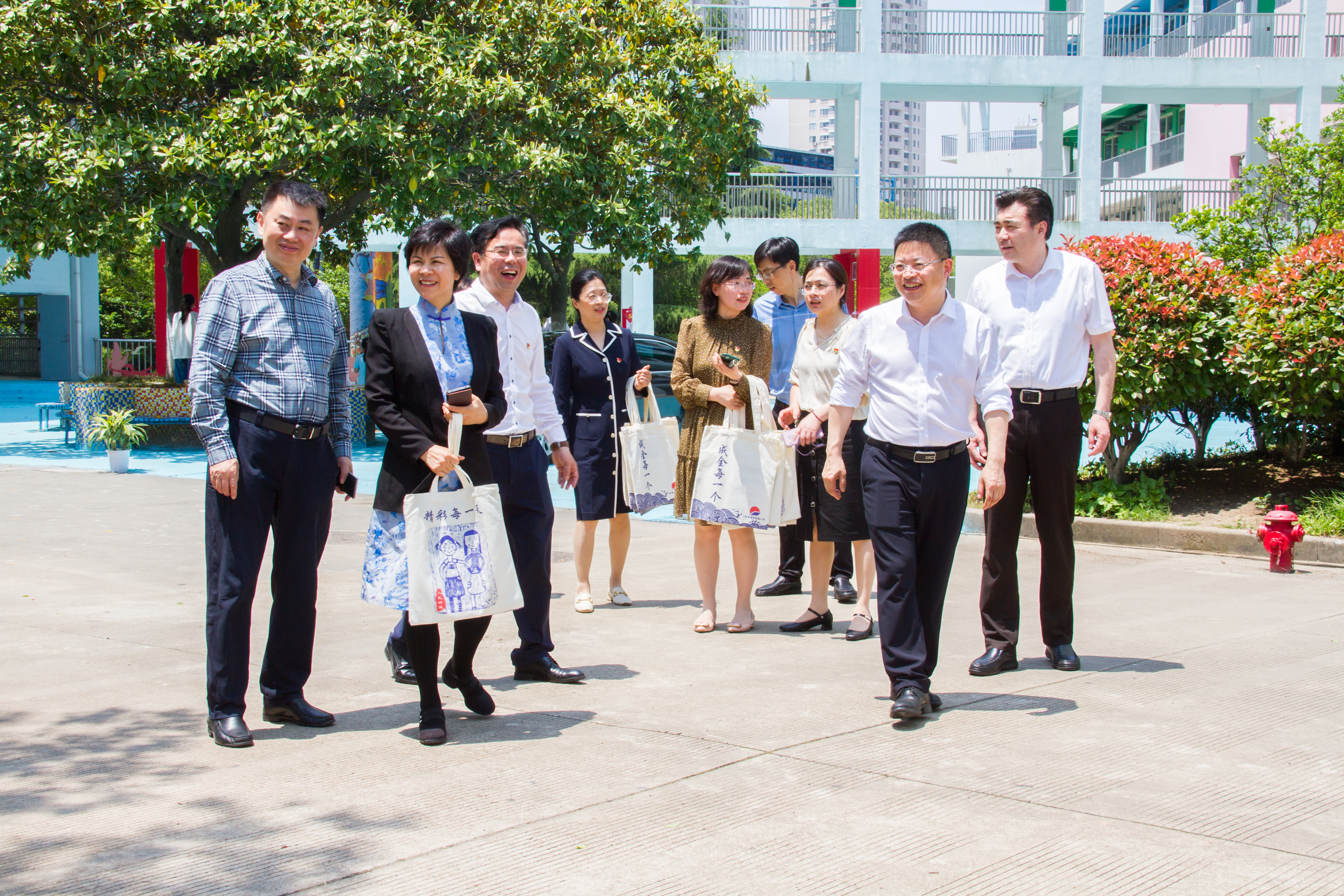 在启东实验小学.JPG